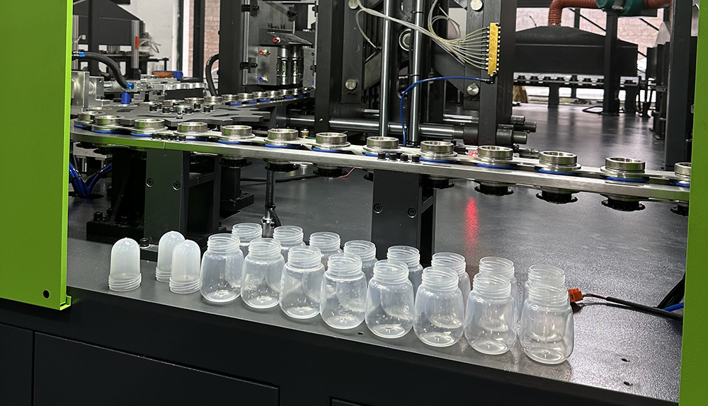 PET vs PP Blow Molding: Applications and Machine Selection