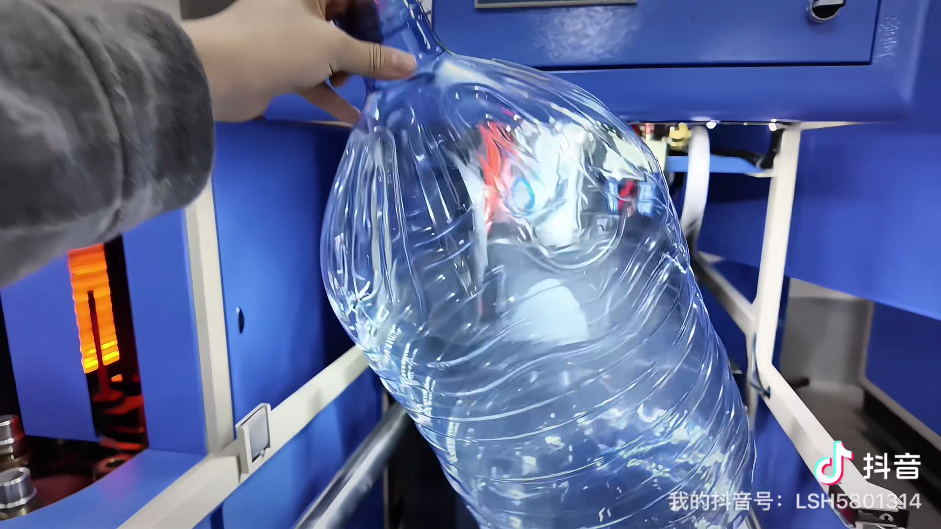 20L Large-Capacity PET Container Blow Molding Solutions: TAIXAIGN Semi-Automatic Blow Molding Machines in Single-Use Container Applications