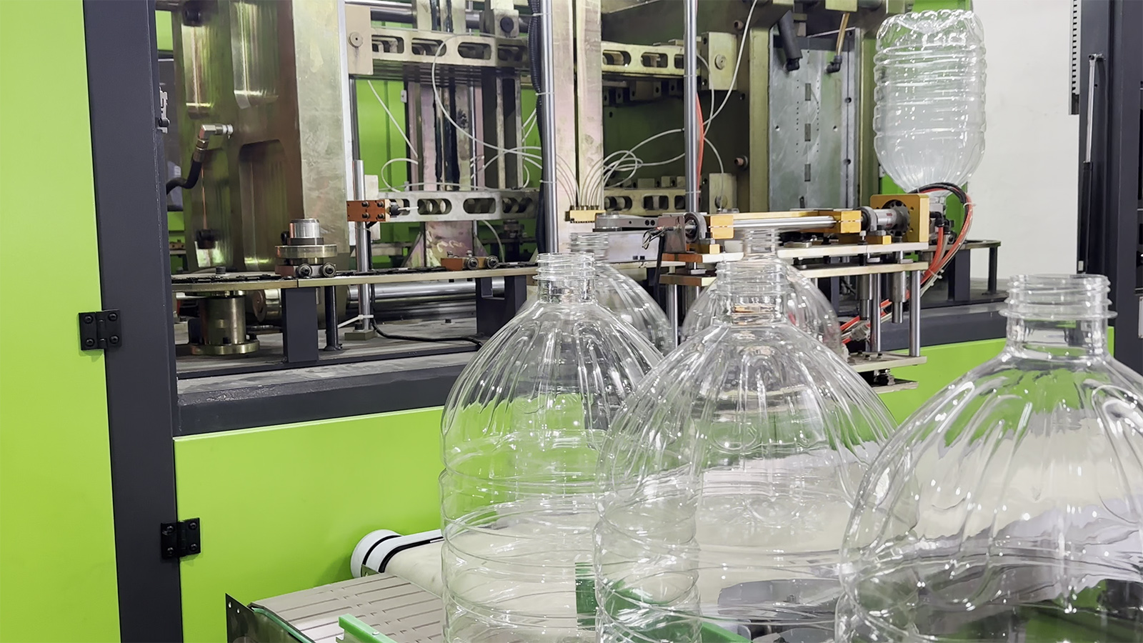 How to Select the Right PET Blow Molding Machine? TAIXAIGN Experts Share Equipment Selection Guide for 5L-20L Edible Oil Bottle Production